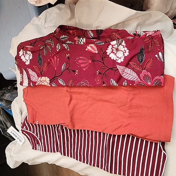 Old Navy long sleeves tee Three - Picture 1 of 2